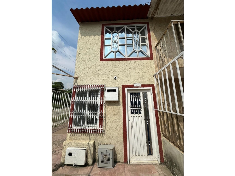 Casa esquinera barrio floralia cerca al jarillon — foto 3