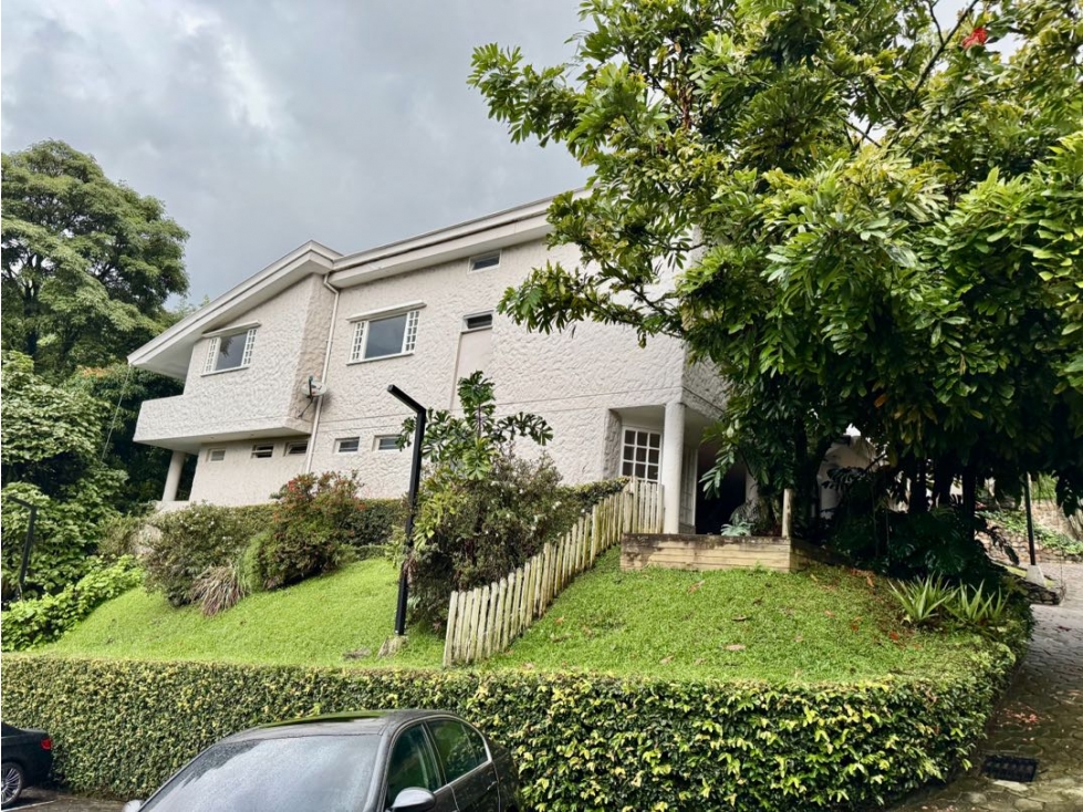 Casa esquinera cerca al Tesoro 4 alcobas + servicio — foto 2