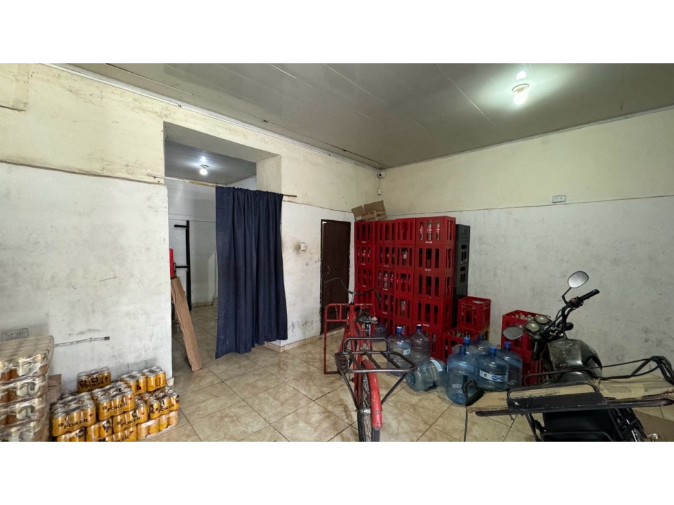 Casa esquinera con apartamentos y local en venta Barrio Nuevo Palmira - 2