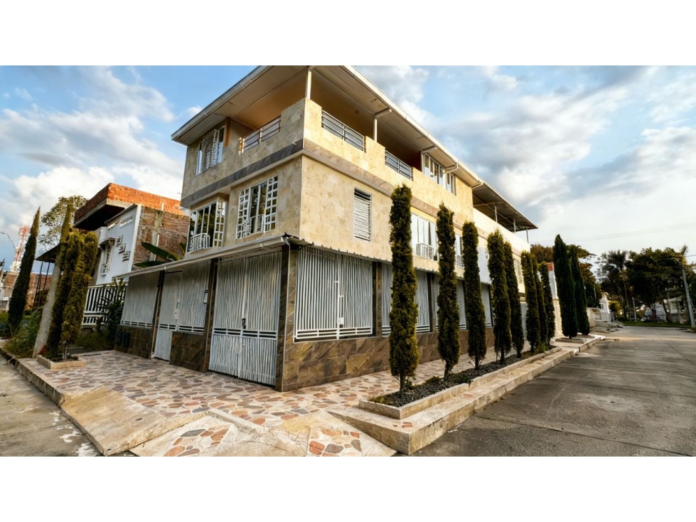 Casa esquinera con terraza en venta | Rincón del bosque - Palmira