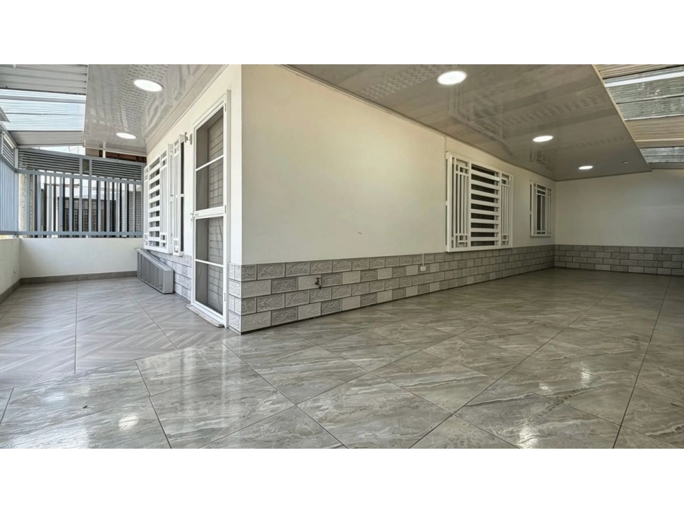 Casa esquinera con terraza en venta | Urbanización El Bosque - Palmira — foto 2