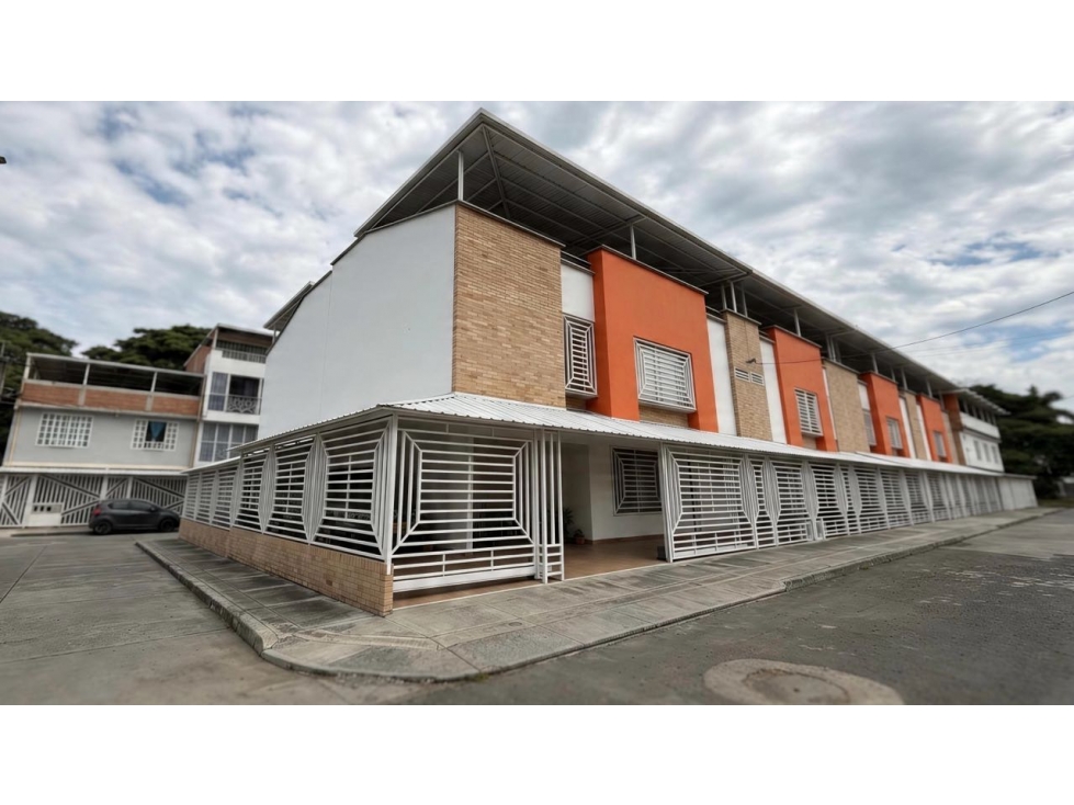 Casa esquinera con terraza en venta Urbanización La Estrella - Palmira