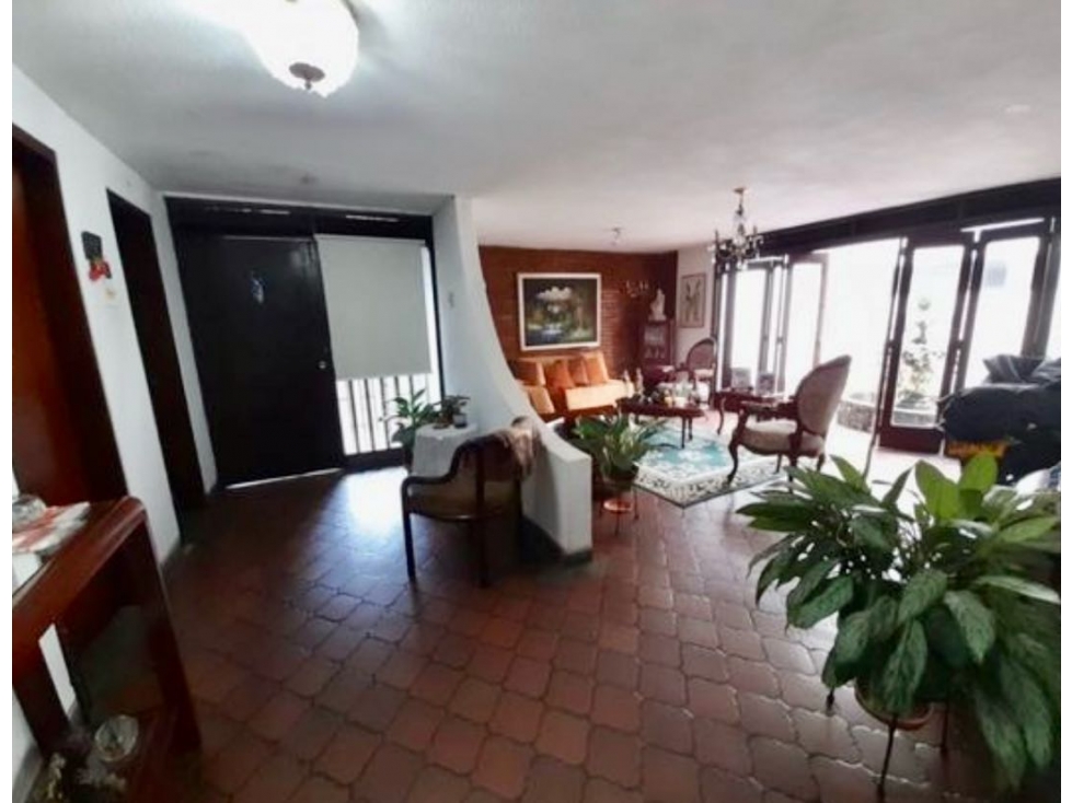 Casa esquinera de dos pisos en venta - Barrio Mirriñao Palmira Valle