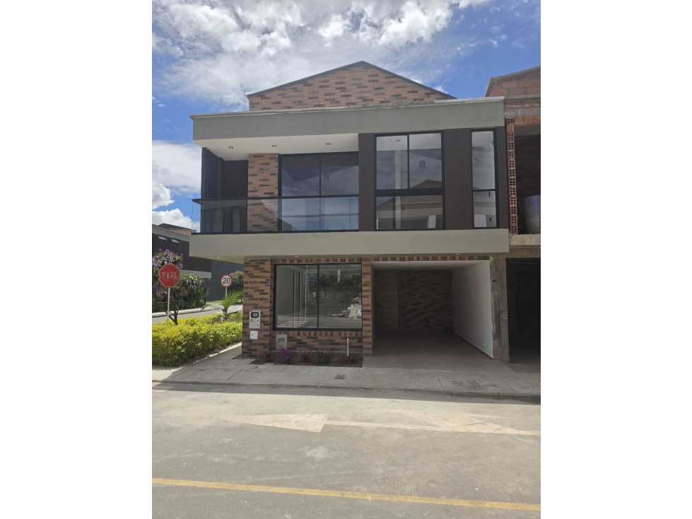 Casa esquinera de lujo en sector de Valles, La Ceja 151 m² — foto 2
