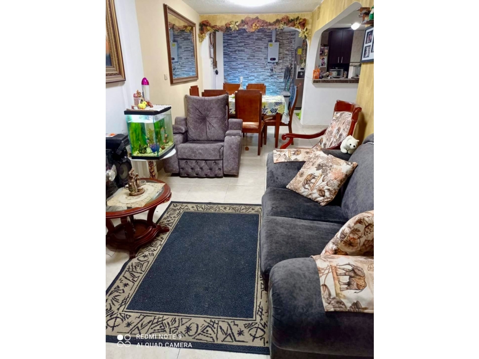 Casa esquinera de tres pisos en venta - Barrio El Sembrador Palmira