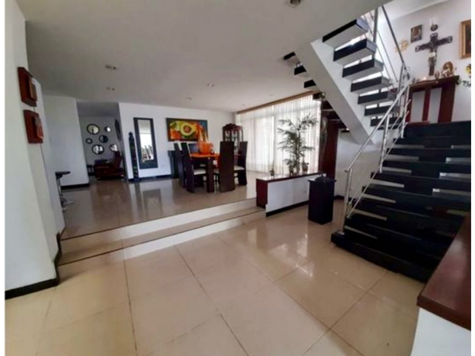 Casa esquinera de tres pisos en venta - Barrio Las Mercedes Palmira — foto 3