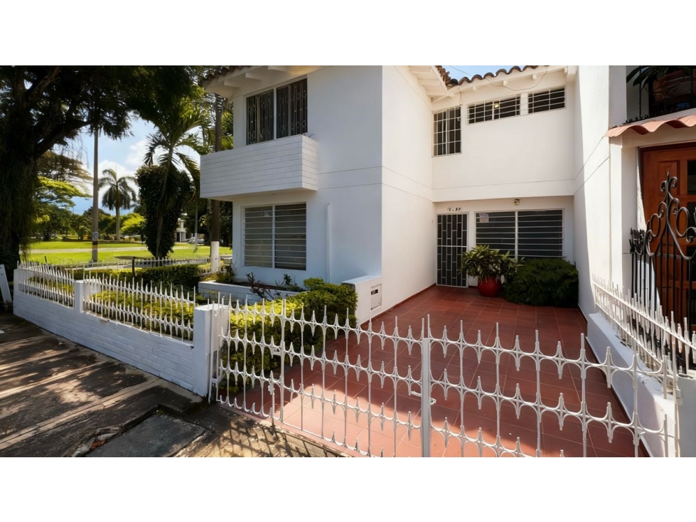 Casa esquinera de tres pisos en venta | Las Flores - Palmira — foto 2