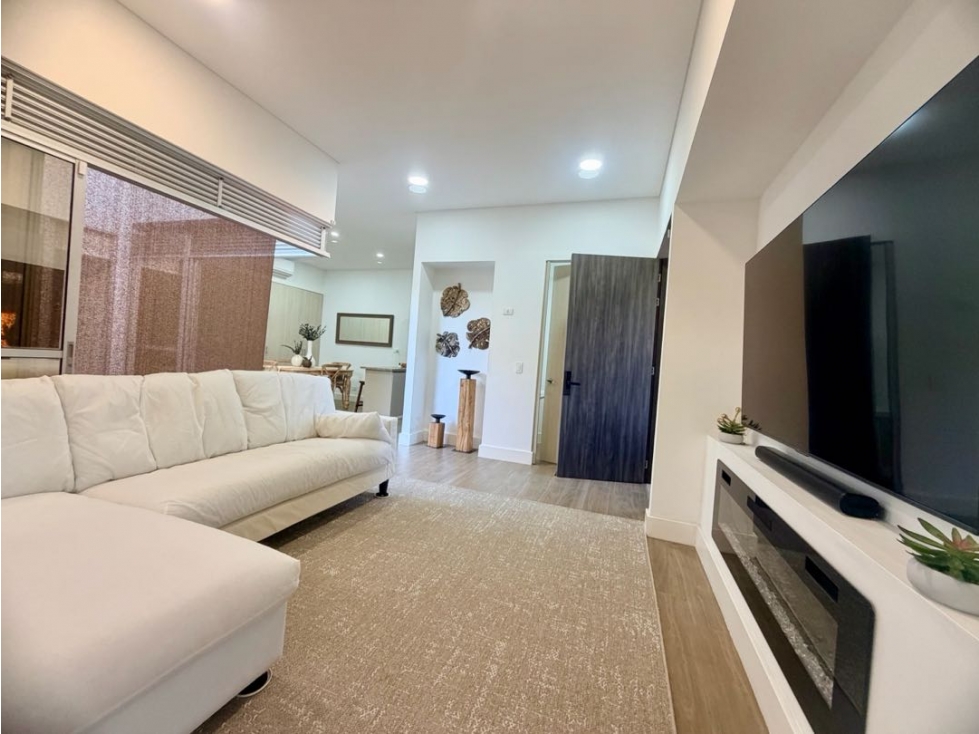 CASA ESQUINERA DE UN NIVEL EN CERRITOS - 3