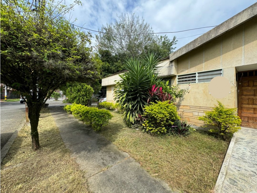 Casa esquinera de una planta en venta Barrio Las Mercedes Palmira - 2