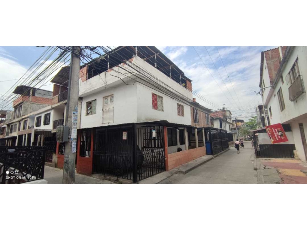 Casa esquinera en calimio decepaz