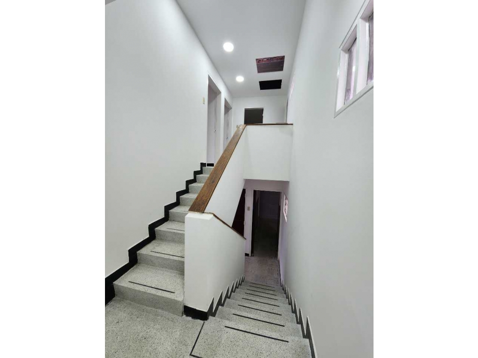 CASA ESQUINERA EN CENTRO DE ARMENIA para uso comercial o institucional