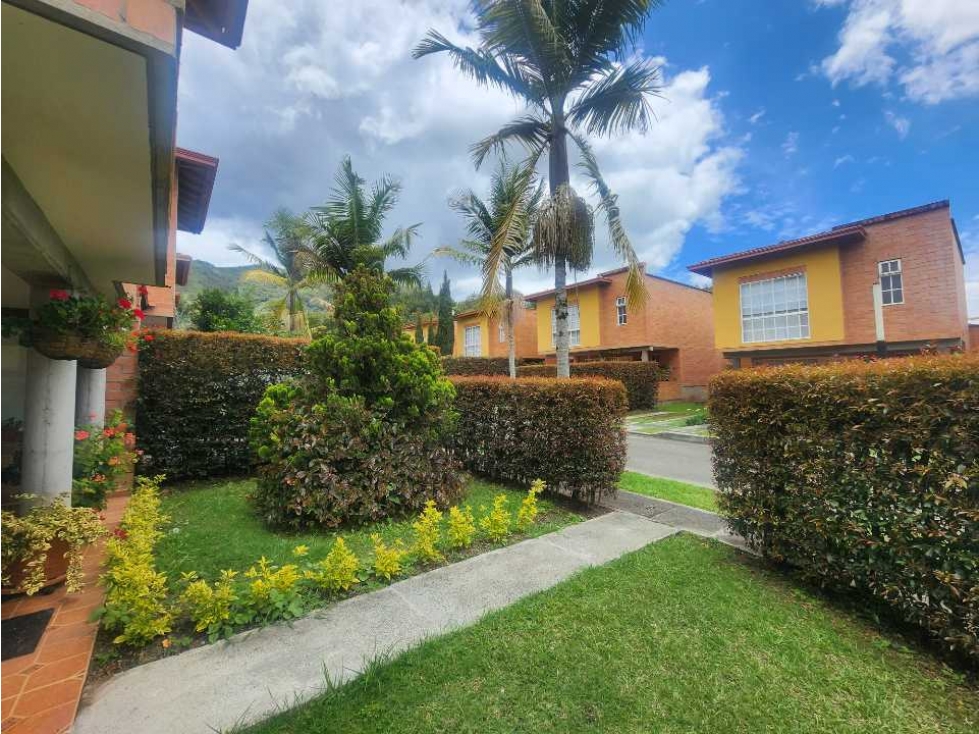 Casa esquinera en Urbanización campestre a la venta — foto 2