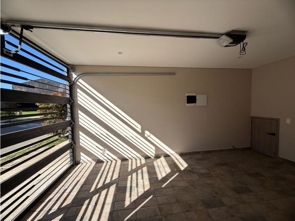 Casa esquinera en Urbanización abierta La ceja — foto 2