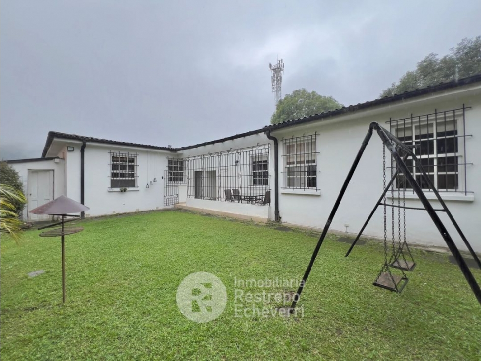Casa esquinera en venta, barrio La Francia, Manizales