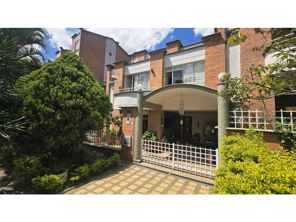 CASA ESQUINERA EN VENTA ENVIGADO