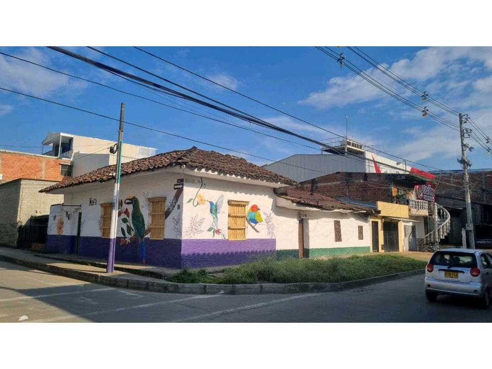Casa esquinera en venta Jamundi sobre via principal sector comercial