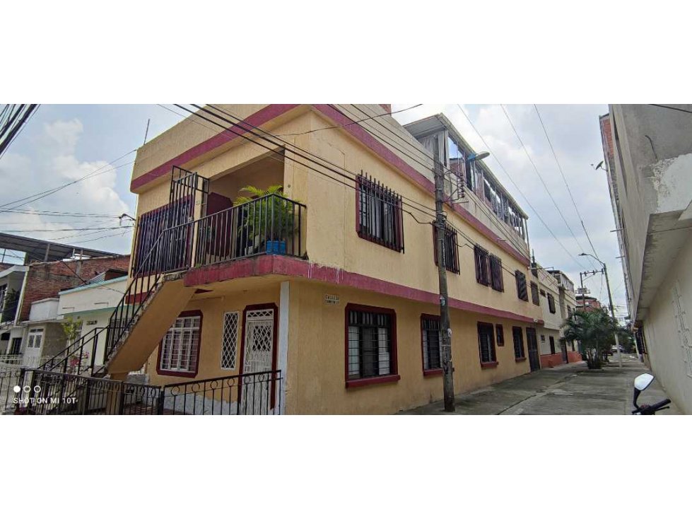 CASA ESQUINERA EN VENTA LA BASE