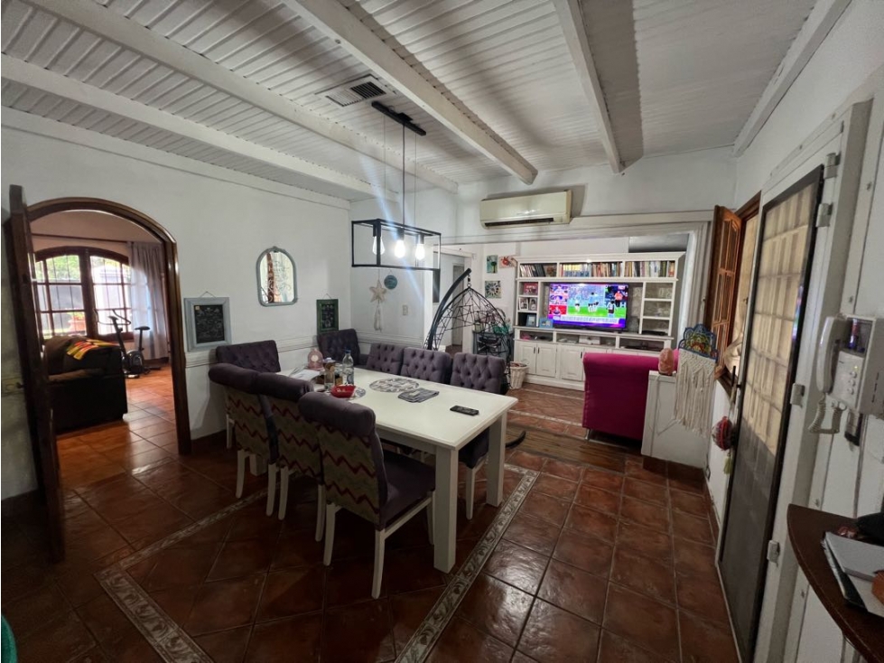 CASA ESTILO COLONIAL SOBRE AVENIDA - 6