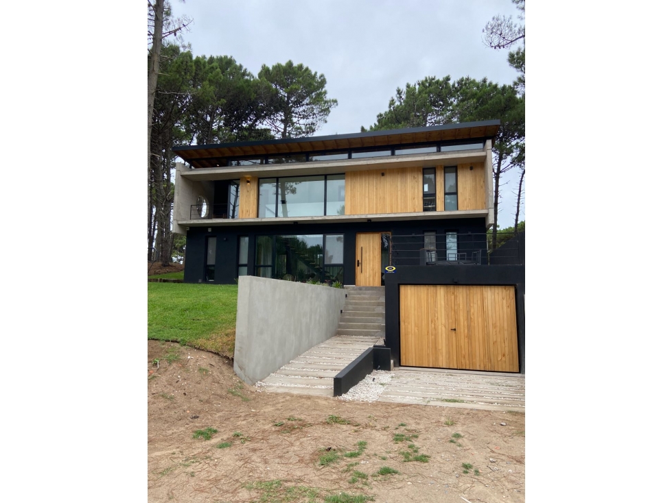 CASA MINIMALISTA EN PIONEROS ALQUILER - 2