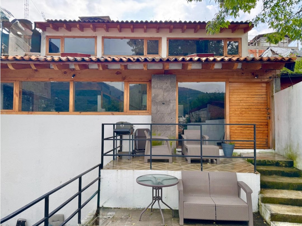 Casa en Venta Valle de Bravo con jacuzzi, estilo cabaña amueblada