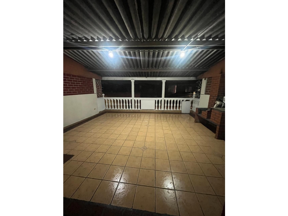 CASA EXTERNA 3PISOS EN VENTA TRIFAMILIAR EN FATIMA ACCESO VEHICULAR