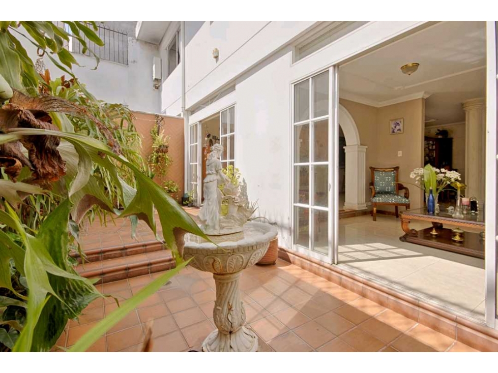 Casa externa 2 pisos en ciudad jardin 4 cuartos cerca jardin plaza — foto 4