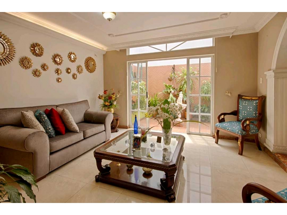 Casa externa 2 pisos en ciudad jardin 4 cuartos cerca jardin plaza — foto 5