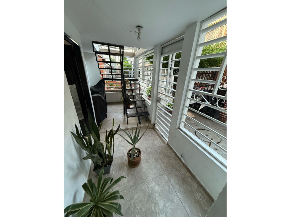 CASA EXTERNA DE 3 PISOS CON ACCESO EN PASAJE SECTOR VILLA DEL PRADO — foto 2