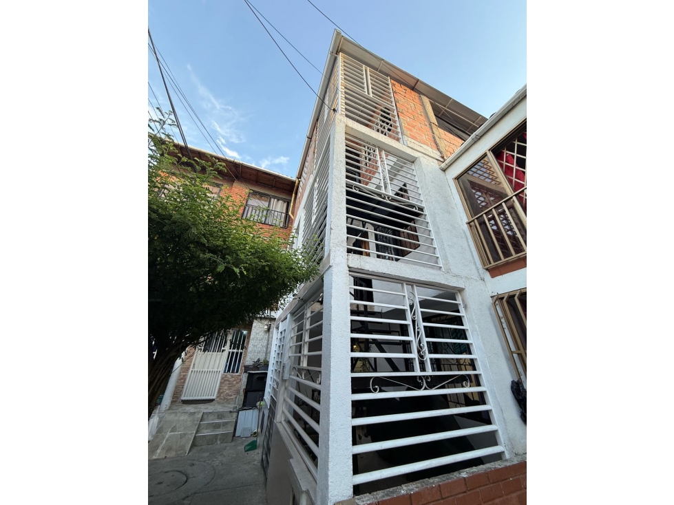 CASA EXTERNA DE 3 PISOS CON ACCESO EN PASAJE SECTOR VILLA DEL PRADO — foto 3
