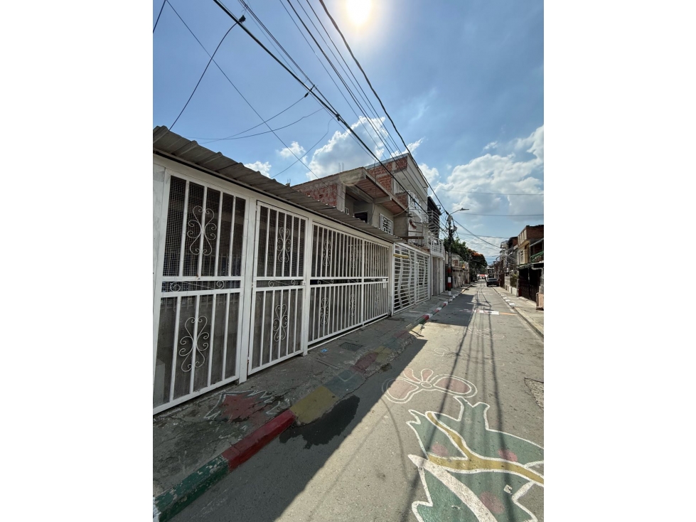 CASA EXTERNA EN VENTA TRIFAMILIAR EN ALFONSO LOPEZ ACCESO VEHICULAR