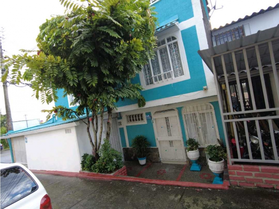 CASA FAMILIAR Y TRES LOCALES INVIERTE Y GENERA INGRESOS