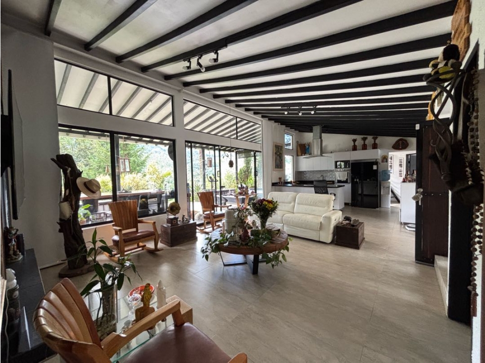 Venta casa campestre independiente en El Retiro con bosque Y quebrada