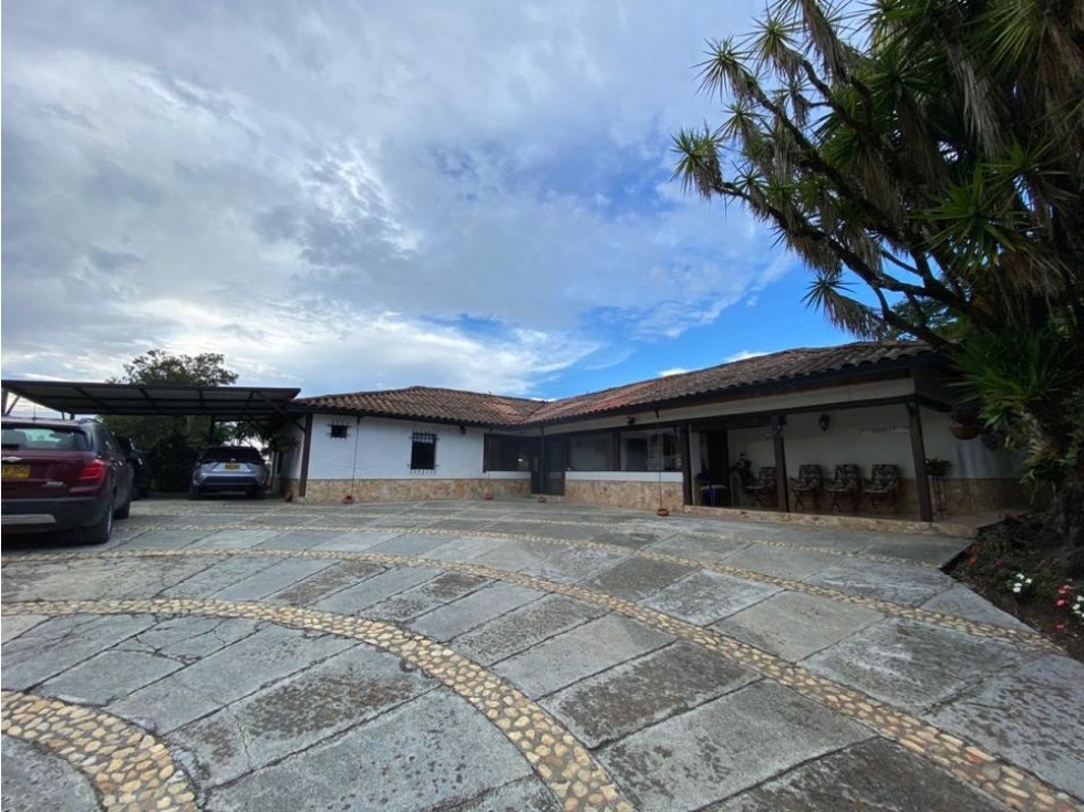 Casa con Pesebreras para la venta en El Carmen de Viboral - 1