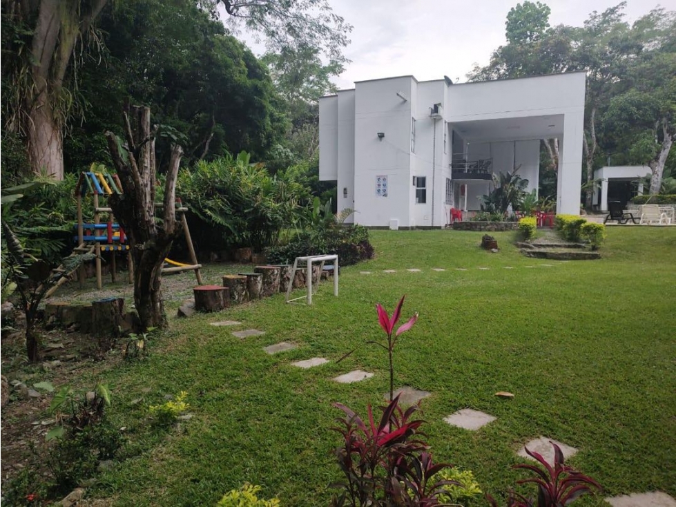 Casa finca de 2 pisos con piscina / San Jerónimo — foto 2