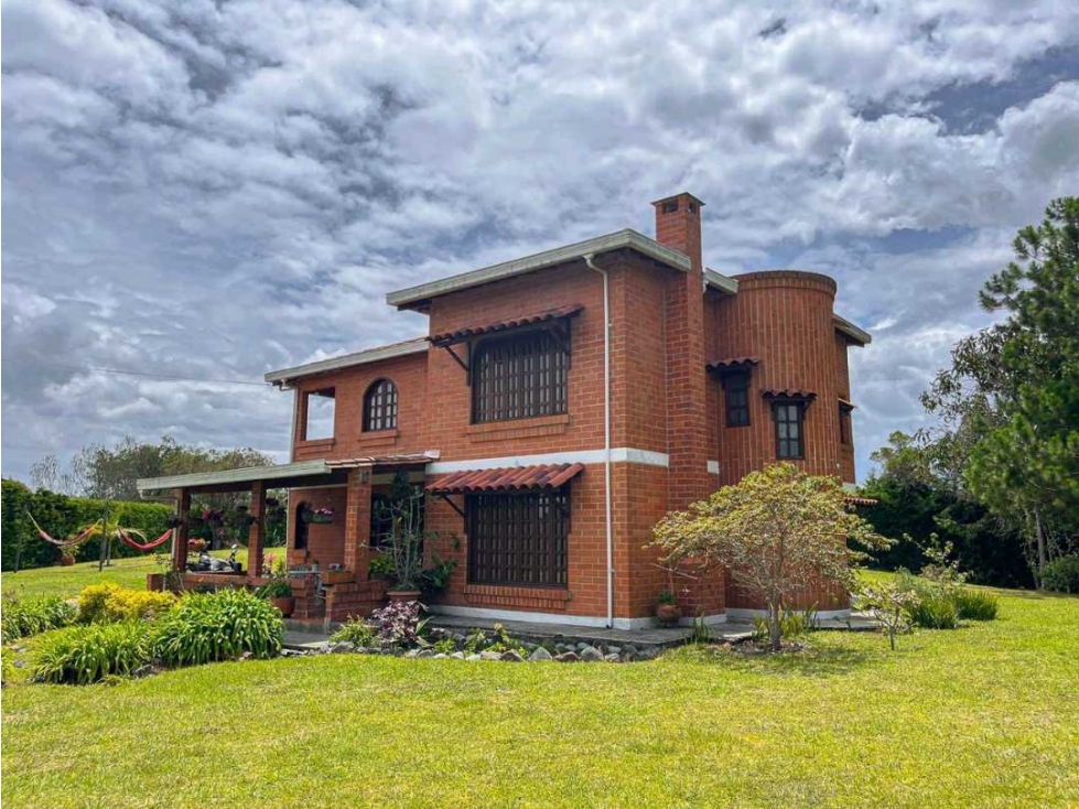 Casa Finca de 310 m2 en parcelacion en Santa Elena / Lote de 6.450 m2 — foto 2