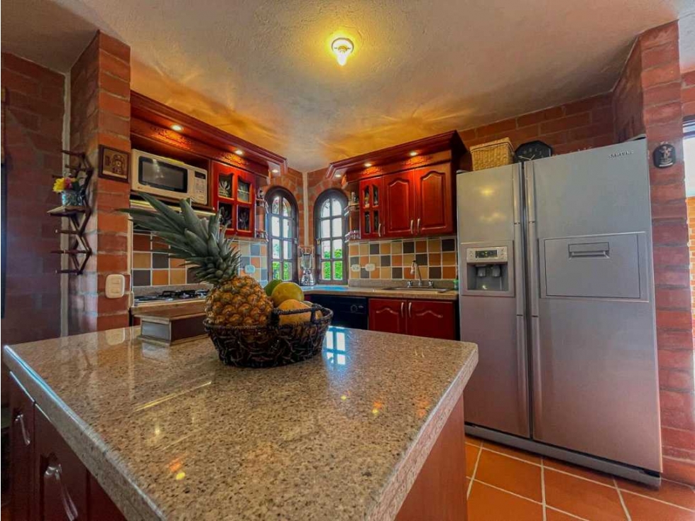 Casa Finca de 310 m2 en parcelacion en Santa Elena / Lote de 6.450 m2 — foto 5