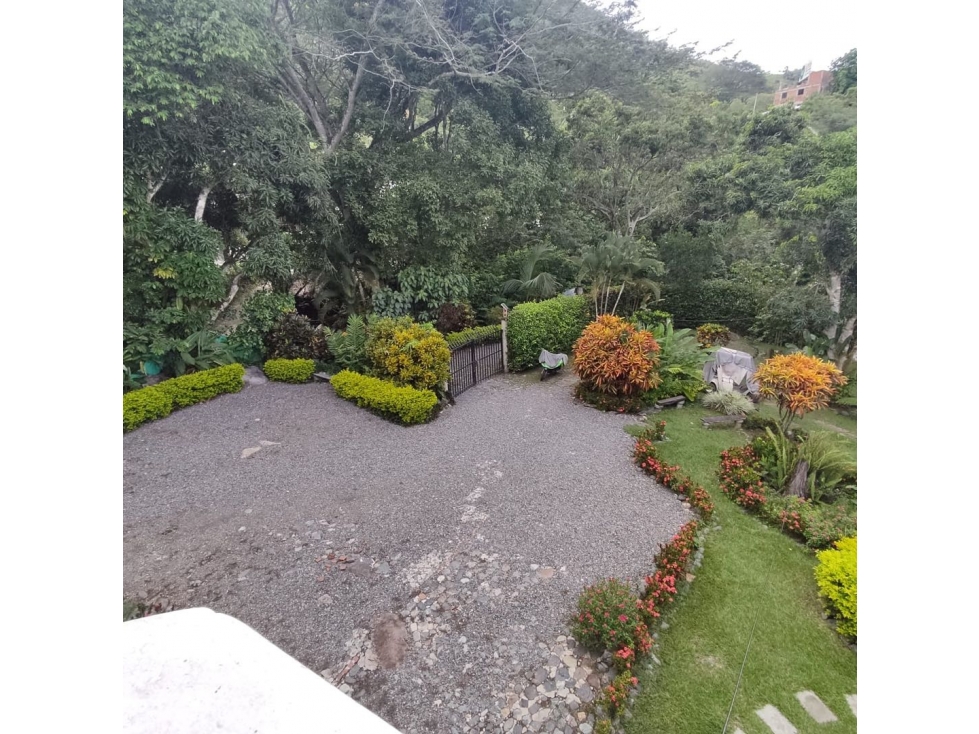 Casa finca de 3 pisos y piscina / San Jerónimo — foto 3
