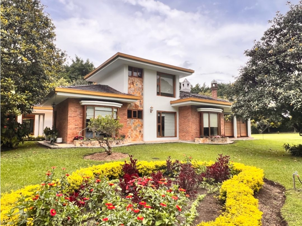 CASA FINCA DE LUJO EN VENTA EN LLANOGRANDE ~ SECTOR CLUB ~ Ganga.