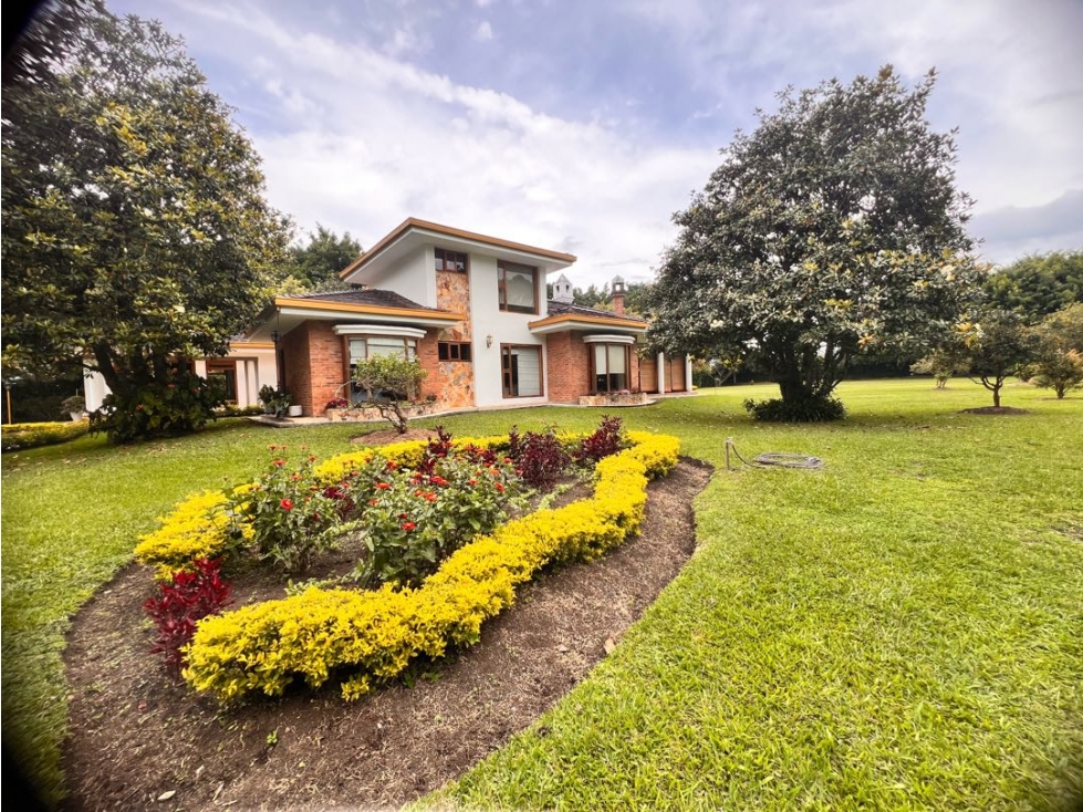 CASA FINCA DE LUJO EN VENTA EN LLANOGRANDE ~ SECTOR CLUB ~ Ganga. — foto 2