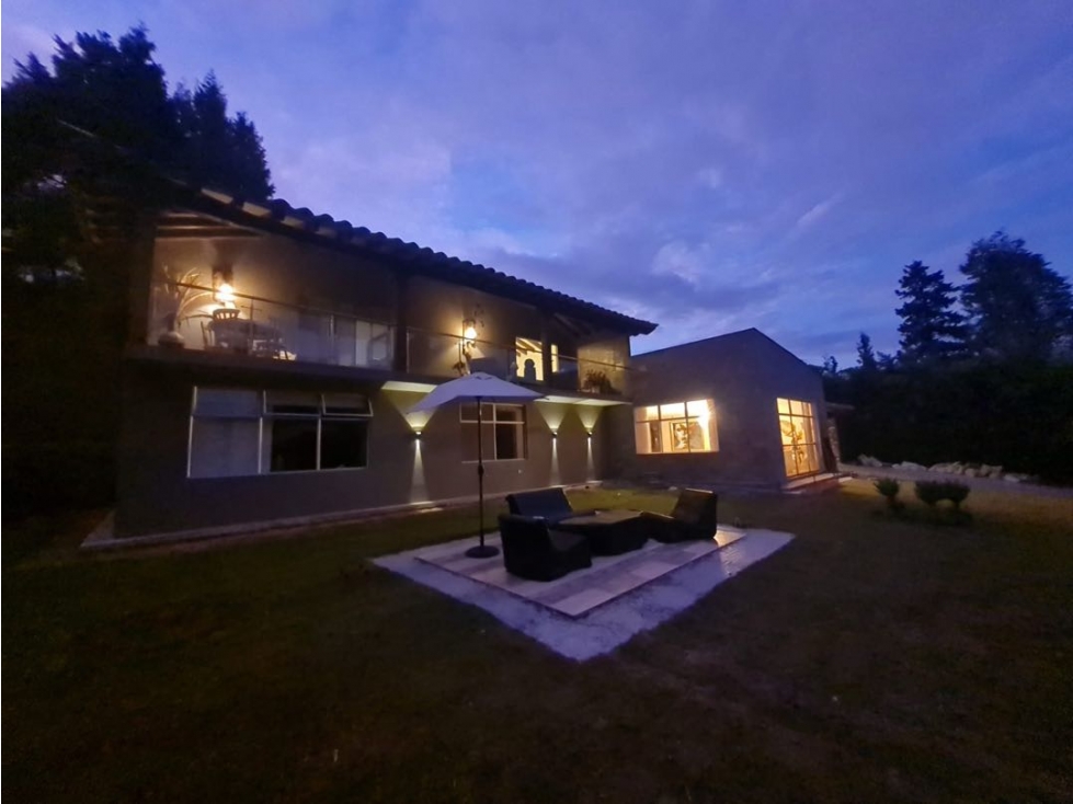 Casa finca en loteo a 7 minutos del aeropuerto