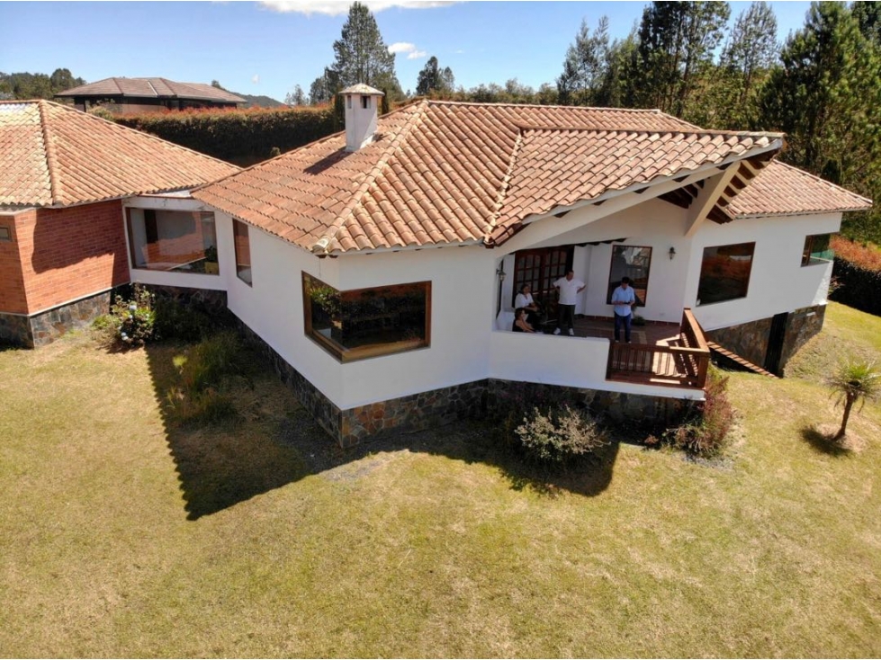 Casa finca en unidad cerrada en alto del escobero para alquilar
