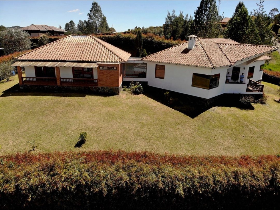 Casa finca en unidad cerrada en alto del escobero para alquilar — foto 2