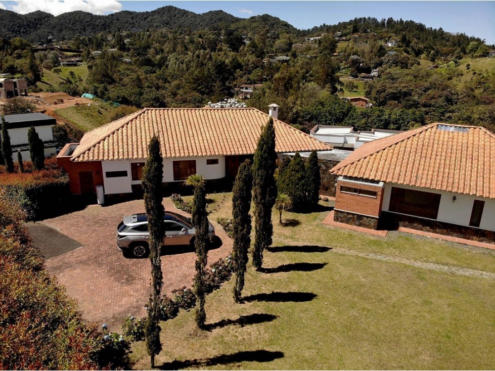 Casa finca en unidad cerrada en alto del escobero para alquilar — foto 3