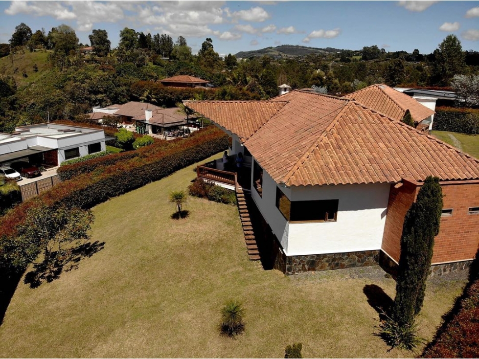 Casa finca en unidad cerrada en alto del escobero para alquilar — foto 4