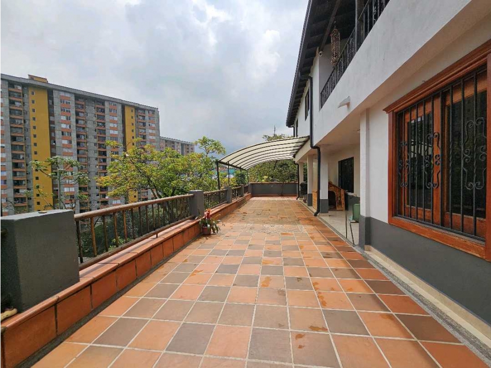  Casa en Venta en Envigado, Palmeras | Lote con Potencial Comercial