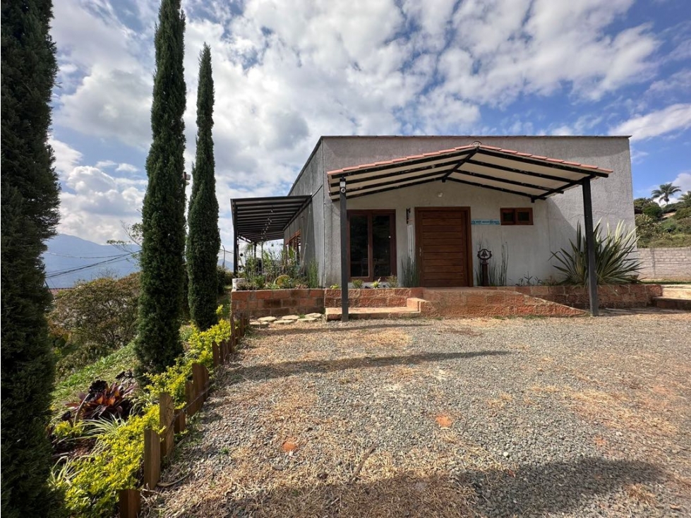 CASA FINCA EN VENTA EN SABANETA A 5 MINUTOS DEL PARQUE!!! - 1