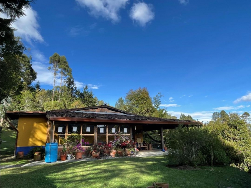 Casa finca independiente tipo campesina en Santa Elena