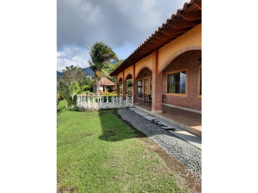 Casa Finca para Venta en el Peñol Vereda Chiquinquirá - 3