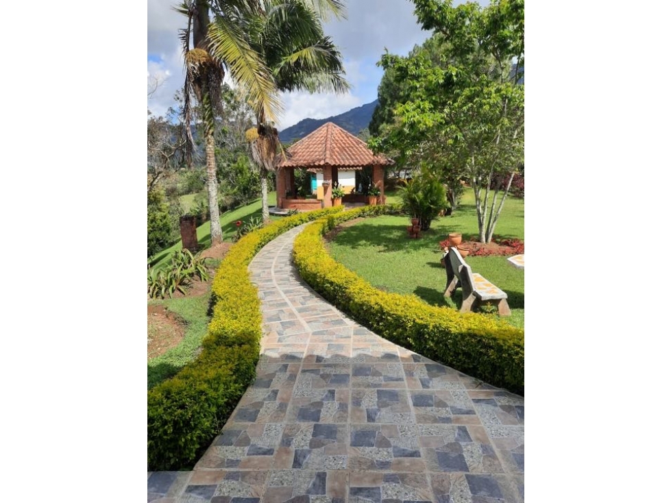 Casa Finca para Venta en el Peñol Vereda Chiquinquirá - 2