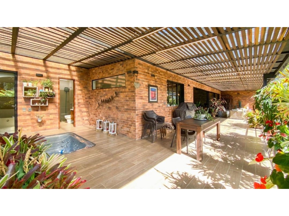 CASA FINCA SOBRE LA VÍA DE LLANOGRANDE SECTOR LA AMALITA — foto 2